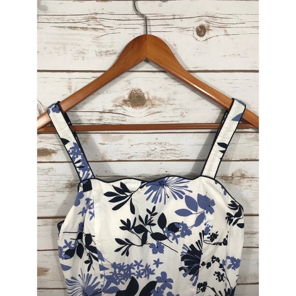 WHITE AND BLUE FLORAL DRESS SIZE 8 - Picture 3 of 5